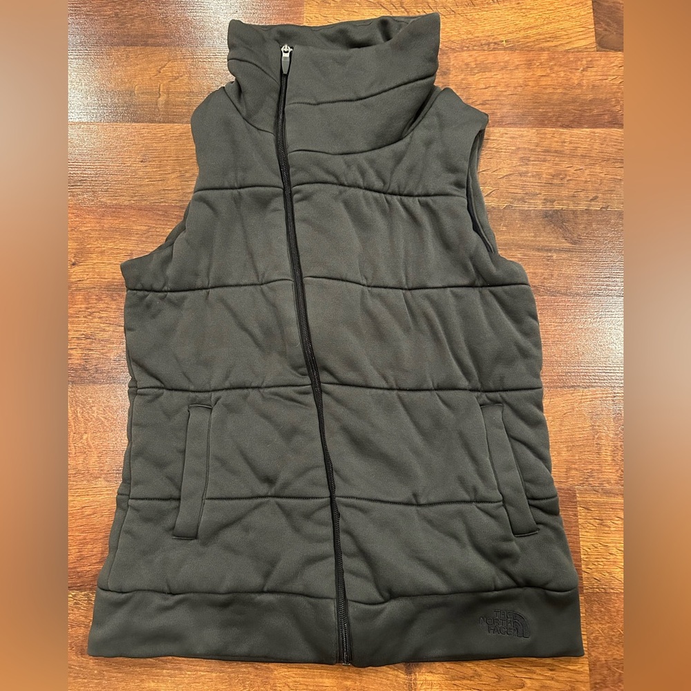 The North Face Women's Darella Insulated Asymmetrical Puffer Vest Sz Medium